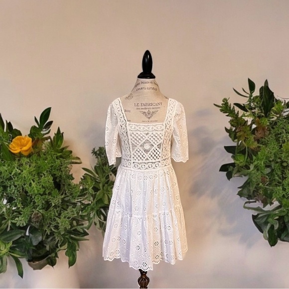 Gorgeous white crochet and eyelet puffed sleeve dress Bohemian Beautiful - Picture 12 of 16